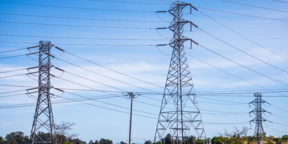 Enerji Bakanlığı, FERC'in Elektrik Maliyetlerini Düşürme Hedefini Destekliyor